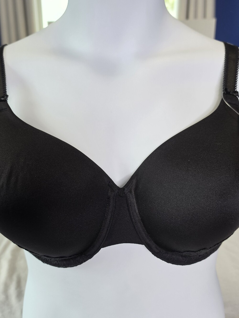Olga 35163 Luxury Lift Black Underwire Contour T-Shirt Bra 40C Lace Trim NWT $36